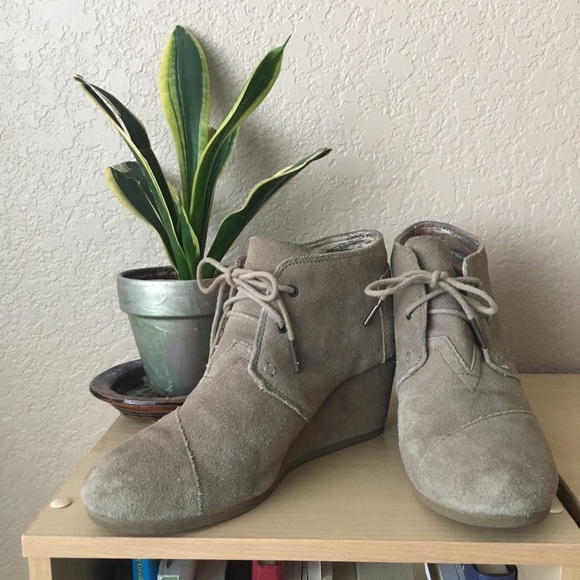 Toms tan suede wedges 9 1/2 - Picture 1 of 2